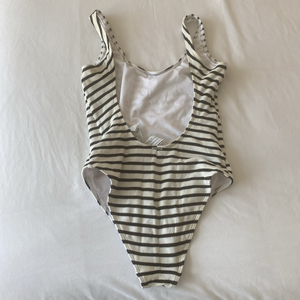 Abercrombie & Fitch black and white striped one piece bathing suit size small - Picture 2 of 3